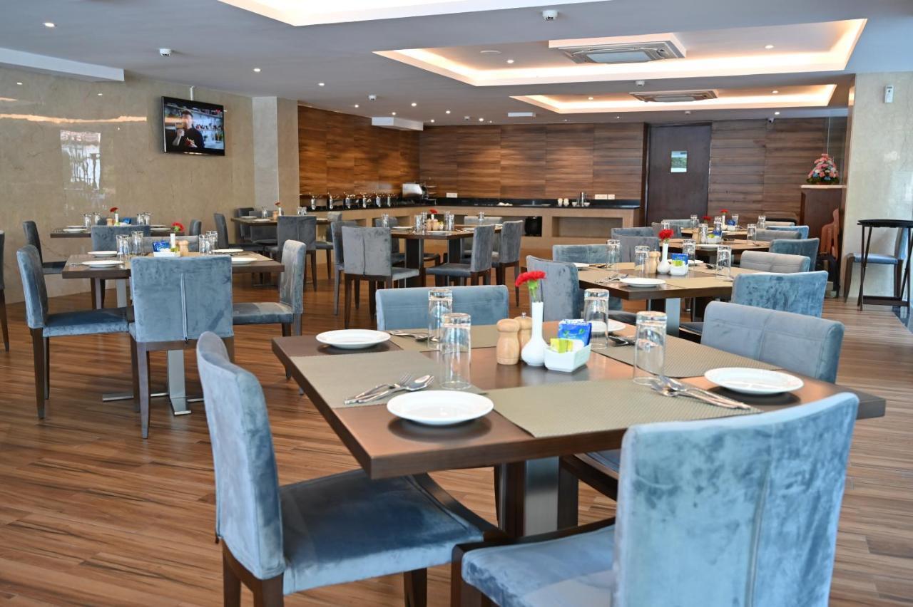 Resort The Lohias, Goa Candolim Ngoại thất bức ảnh